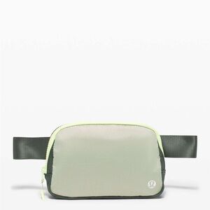 Lululemon wear everywhere belt bag NWOT
